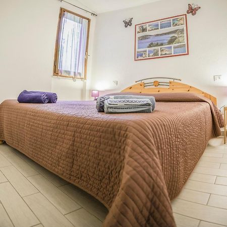 פולה Purple House, 30M To Beach מראה חיצוני תמונה
