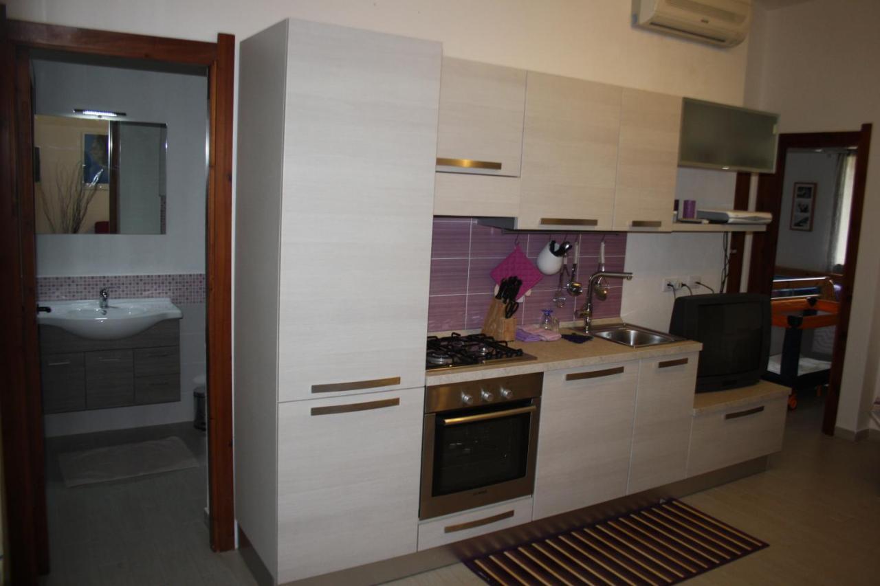 פולה Purple House, 30M To Beach מראה חיצוני תמונה